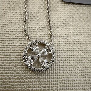 18k White Gold Diamond Necklace